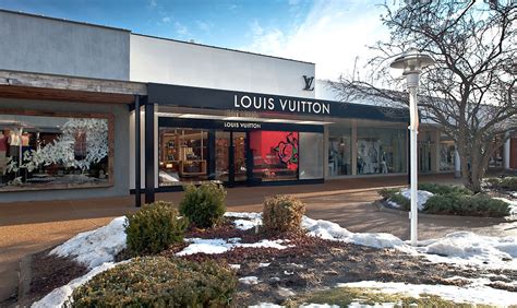 louis vuitton oak brook.